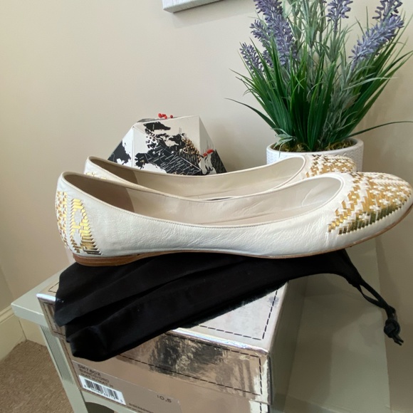 Sigerson Morrison Ikat White & Gold Leather Ballet Flats - Picture 6 of 9